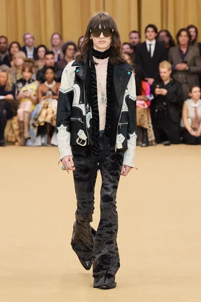 Look 48